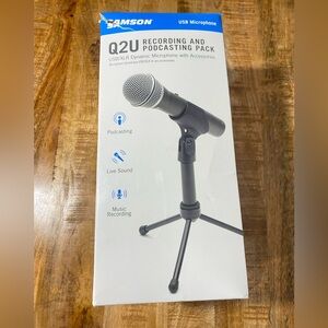Samson Technologies Q2U USB/XLR Dynamic Microphone Recording and Podcasting Pack